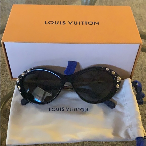 Louis Vuitton Swimming Pool Sunglasses - Picture 2 of 6